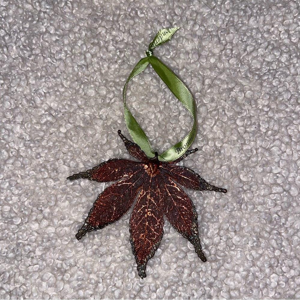 Maple leaf metal ornament